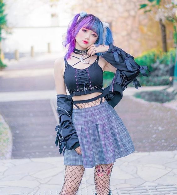 Steps to Nail the Pastel Goth Look: The Pastel Goth Guide 47 Pastel Goth
